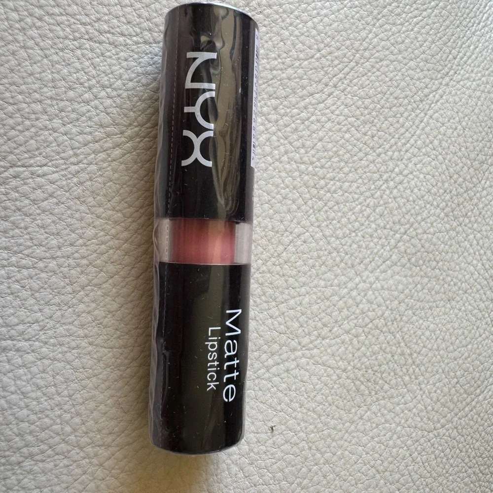 NYX Matte Lipstick - Couture Mode Nude Pink Peach MLS28 DISCONTINUED